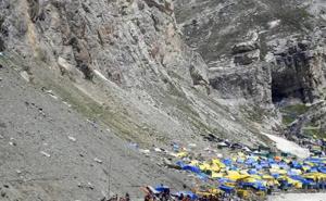 Bad weather in Kashmir Amarnath Yatra halted pilgrimage to Baba Barfani paused Latest News hindi News khabargali 