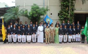 Student Union Oath Taking Ceremony at MGM Higher Secondary School, Gayatri Nagar: Traffic DCP gave leadership mantra, sports talents were honored, a unique confluence of student leadership, road safety and environmental protection, along with tree plantation drive, sports talents were also honored, Principal Dr. Leena R. Jacob welcomed the Chief Guest Dr. Archana Jha, DCP, Traffic Police, Raipur, Seema Ahirwar, ACP, Traffic Police, Vice President of School Management Father Jose Mathew, Chhattisgarh, Khabar