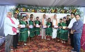 Gare Palma-2 Collieries Limited and Adani Foundation organized an event on World Tribal Day, Raigarh, Chhattisgarh News, Khabargali
