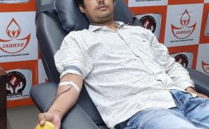 News, Blood Donation, Blood Donation as a Noble Deed, Mohammad Shahnawaz Yusuf, News Surgical, Jaideep Blood Bank, Chandrabhushan Dewangan, Social Commitment, Chhattisgarh News, Khabargali