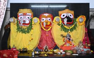 Raipur News, Jagannath Temple Gayatri Nagar, Raipur, MLA and President of Jagannath Seva Samiti Purandar Mishra, Raksha Sutra, 2100 women, Lord Jagannath, Chhattisgarh News, religious event, Khabargali
