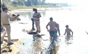 Father son  and two brothers drown while bathing; family left devastated by the tragedy hindi news latest news khabargali 