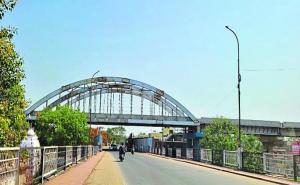 Young woman dies after falling from Bhilai Power House overbridge; police investigating.hindi news latest news khabargali 
