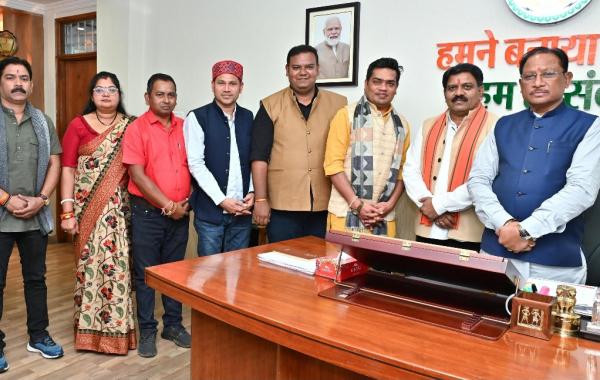 In a democracy, the media plays a crucial role; they should raise issues of public interest impartially, said Chief Minister Vishnu Deo Sai, Deputy Chief Minister Vijay Sharma, Chief Minister's Media Advisor Pankaj Jha, newly elected President of Raipur Press Club Mohan Tiwari, Vice President Dilip Kumar Sahu, General Secretary Gaurav Sharma, Treasurer Dinesh Yadu, and Joint Secretaries Nivedita Sahu and Bhupesh Jangde.