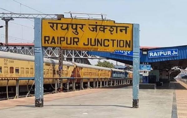 Pregnant woman gives birth at Raipur station; newborn dies due to premature delivery  hindi news khabargali 