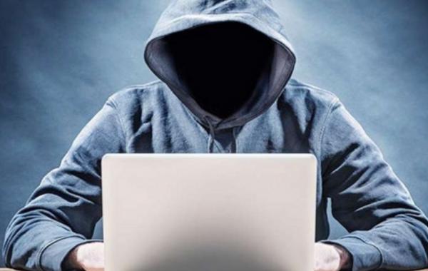 Cyber fraud of ₹28 lakh via email scam promising bank account change; mobile phone and Aadhaar card seized. latest News hindi news big News khabargali 