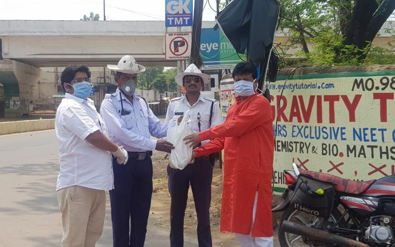 sanjay shrivastava, lockdowen, traffic police, khabargali