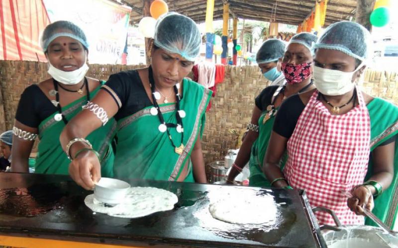 Traditional Cuisine of Garhkaleva, Khabargali, Chhattisgarh, Handicrafts Development Board, Mahant Ghasidas Memorial Museum Complex, Chila, Besan Chila, Gurha Chila, Fara, Muthiya, Dhusaka, Chowur Roti, Chaur Patar Roti, Khupri Roti, Bafori, Chansela, Bara, Patal  Chutney, Dehrauri, Airassa, Dudhfara, Pakwa, Typical, Khurmi, Bidiya, Pidiya, Papachi, Puran Ladoo, Curry Ladoo, Bundi Ladoo, Murra Ladoo, Lai Ladoo