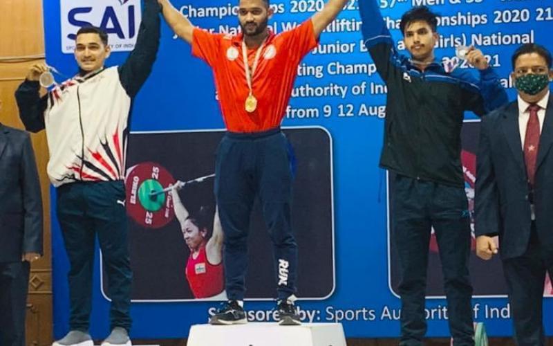 Subhash Lahre, Junior National Weightlifting Championship, Gold Medal, Karan Lahre, Gudhiyari, Satnami Para, Jai Satnam Vyayama Shala, Ajaydeep Sarang, Raipur, Chhattisgarh, Khabargali
