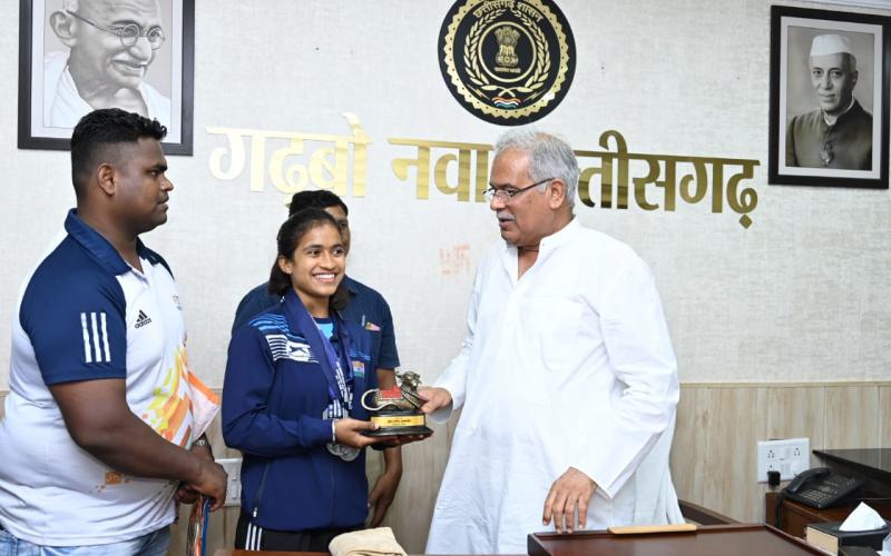 छत्तीसगढ़ की बेटी ज्ञानेश्वरी यादव ने जूनियर वर्ल्ड वेटलिफ्टिंग चैंपियनशिप , तीन रजत पदक, मुख्यमंत्री ने दी बधाई और शुभकामनाएं, राजनांदगांव के मैनेजर , रणविजय प्रताप सिंह, ख़बरगली, Chhattisgarh's daughter Dnyaneshwari Yadav wins Junior World Weightlifting Championship, three silver medals, Chief Minister congratulates and wishes, Manager of Rajnandgaon, Rannvijay Pratap Singh, Khabargali