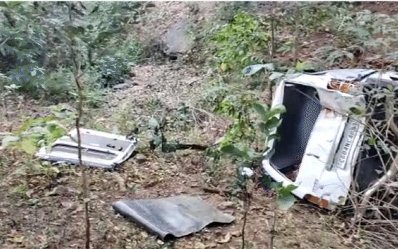 Car fell into 50 feet deep gorge, 4 killed, Kabirdham District, Chilfi Valley, Polmi Village, Chhattisgarh, Khabargali