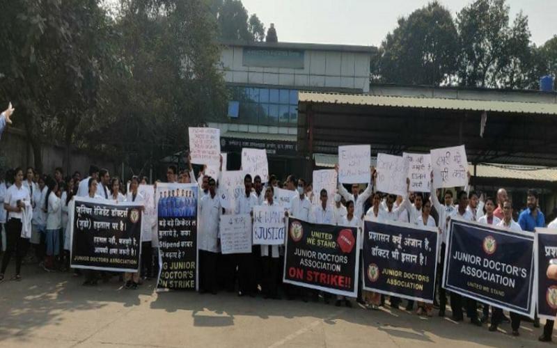 Junior doctors call off strike, President of Indian Medical Association Dr. Rakesh Gupta, Chhattisgarh, khabargali