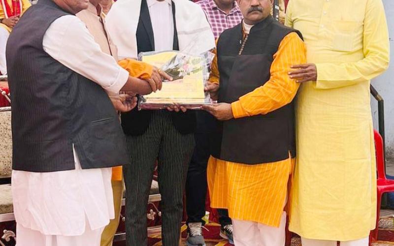 Advocate Anjinesh Anjay Shukla, BJYM State Officer, Kanyakubj Brahmin Samaj honored, Raipur, Chhattisgarh, khabargali