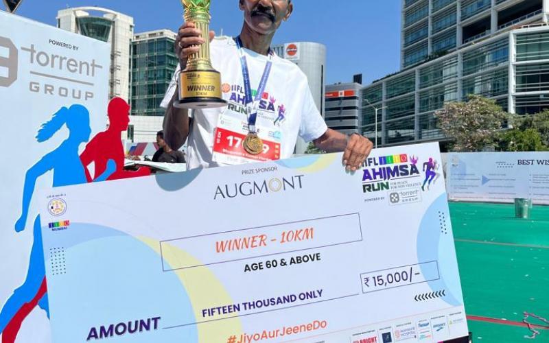 Ran 10 km in 42.7 minutes, Chhattisgarh, 62 years old, Bhupendra Kumar Hardel, Durg District New Adarsh ​​Nagar, won first prize, Mumbai Bandra, Khabargali