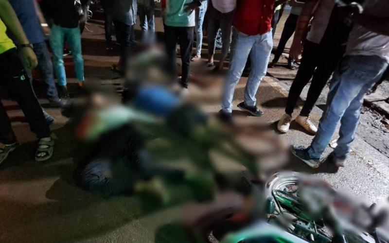 High speed bike rammed into a parked truck, two friends died, Raipur, Chhattisgarh,khabargali