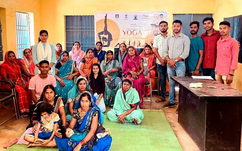 International Yoga Day, Radio Dialogue, Dr. Rajendra Mohanty, Head of Department, Department of Mass Communication, Kushabhau Thakre Journalism and Mass Communication University, Lecturer Nilesh Sahu, Raipur, Khabargali