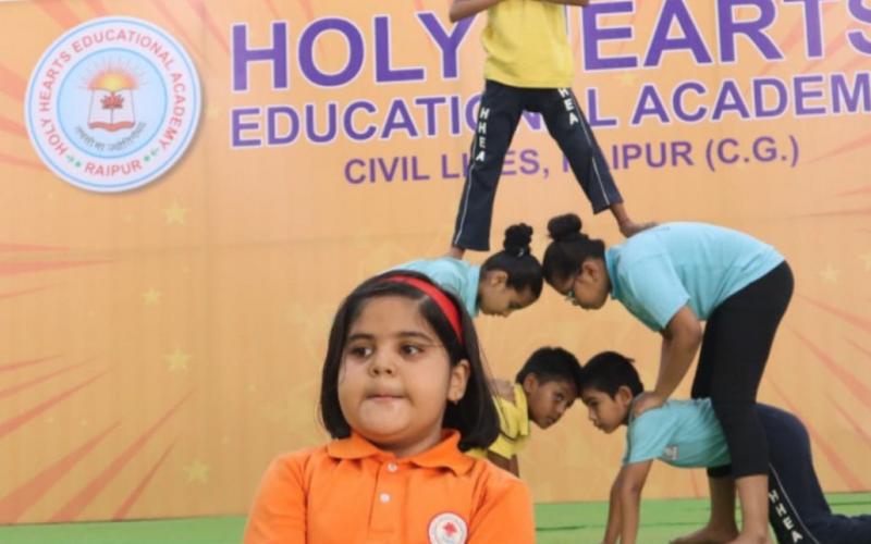 9th International Yoga Day, 500 students performed Pranayama and Surya Namaskar, Holy Hearts Educational Academy Civil Lines, Principal Mrs. Neepa Chauhan, Raipur, Chhattisgarh, Khabargali