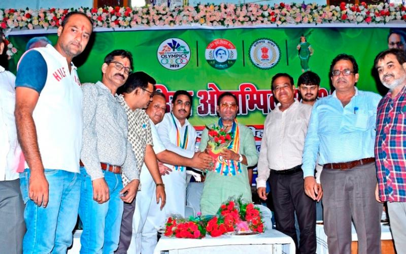 Guru Rudrakumar, Minister of Public Health Engineering and Village Industries and in-charge of Mungeli district, laid the foundation stone for installation and beautification work of legends Chhattisgarh, Khabargali