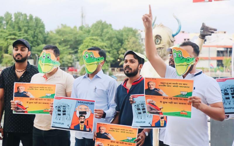 Abhishek Kasar elected state secretary and office in-charge Chhattisgarh Pradesh Youth Congress, youth Congressmen protested against PM Modi by wearing crocodile's crying mask, Raipur,khabargali