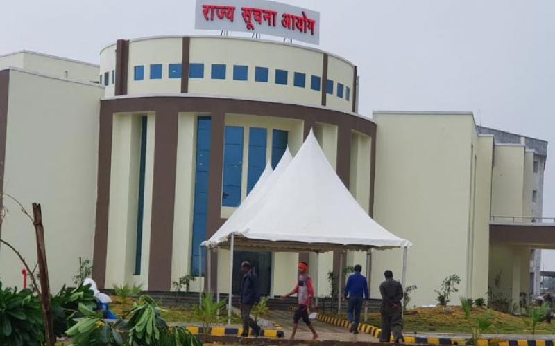 Tehsildar and sub engineer were fined 25-25 thousand, State Information Commission took this action, State Information Commissioner Manoj Trivedi, Chhattisgarh,khabargali
