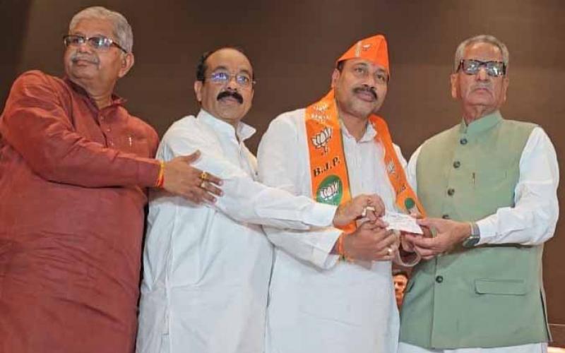 Omprakash Dewangan joins BJP along with supporters, former NAPA president of Birgaon, Raipur, Chhattisgarh,khabargali