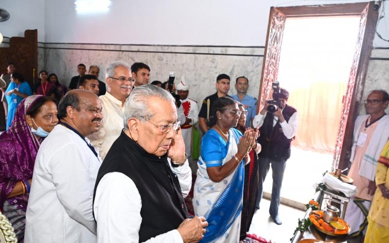 President Draupadi Murmu offered prayers at Lord Jagannath Temple located in Gayatri Nagar, Lord Jagannath, Balbhadra Ji and Subhadra Ji, Raipur, Chhattisgarh, Khabargali.
