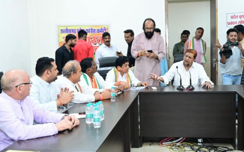 Meeting of the Congress Manifesto Committee today under the chairmanship of Minister Mohammad Akbar at Rajiv Bhawan, Chhattisgarh,khabargali