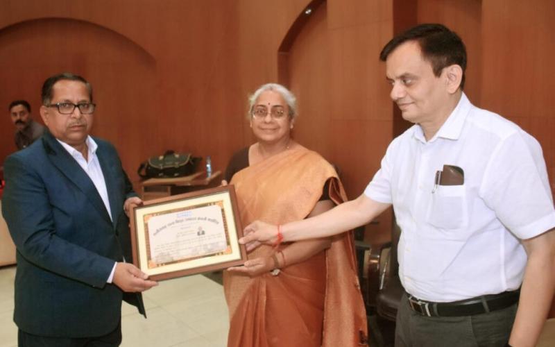 ED Chavda, CE Chelkar and PS Reddy also retired from Power Company, MD Mrs. Ujjwala Baghel and MD of Distribution Company Manoj Khare, Chhattisgarh, Khabargali.