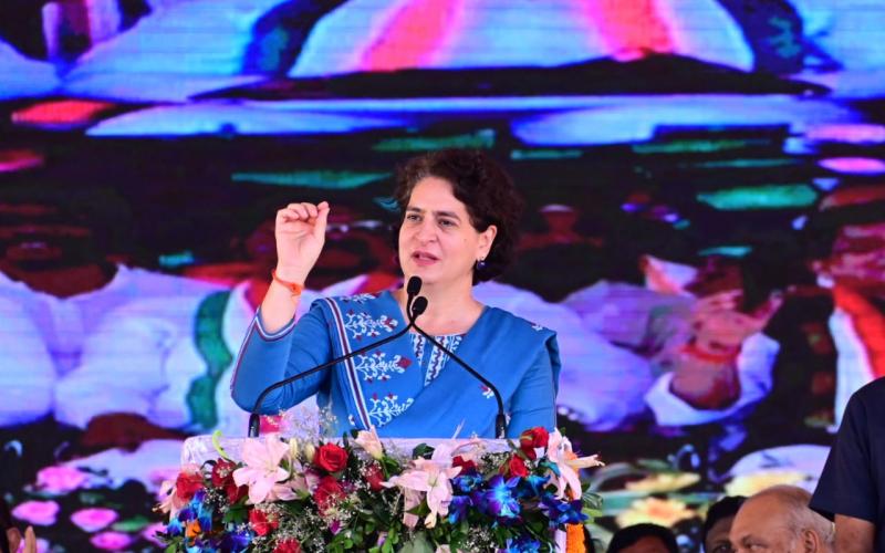 Priyanka Vadra, who participated as a special guest in the Urban Body and Panchayati Raj Mahasammelan, made a political move regarding the caste census, Chhattisgarh, Khabargali.