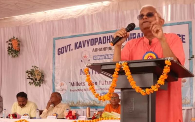Government Kavyopadhyay Hiralal Mahavidyalaya, Abhanpur, two-day national seminar on Millet Super Food of India concluded, Padmashree awarded Krishi Ratna Millet Man of India Dr. Khadar Wali, Dr. P.R. Sahu, Dr. S.  S.  Khanuja, Dr. GA Ghanshyam, Dr. Gajendra Chandrakar Senior Scientist Professor, Indira Gandhi Agricultural University and Dr. B.S. Chhabra, Dr. Tapesh Gupta, Dr. Madhulika Aggarwal and Mr. Anil Tiwari, Dr. Kirti Srivas, Dr. Swati Sahu, Chhattisgarh, Khabargali.