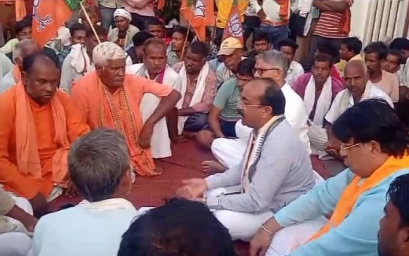 Party expelled two BJP leaders, protest outside Kushabhau Thackeray complex regarding ticket, State President SAO, Raipur, Chhattisgarh, Khabargali