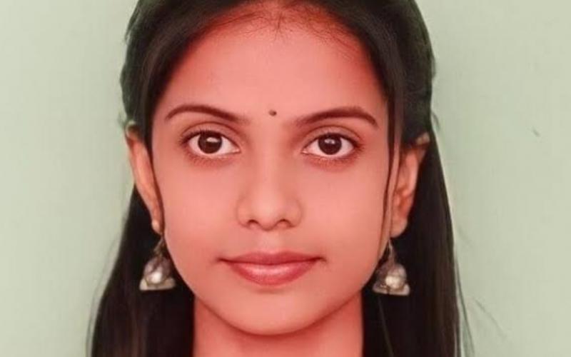 Vinutha J, Misal, daughter of a daily wage laborer becomes Bangalore University topper with eight gold medals and three cash prizes, Khabargali