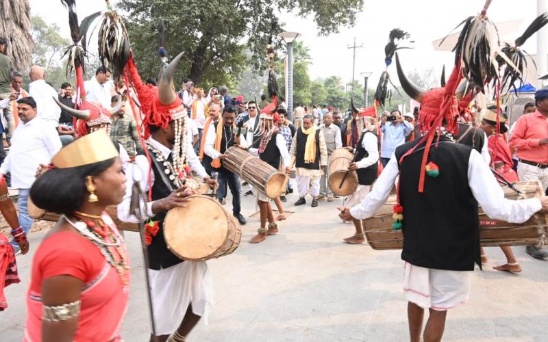 Festive atmosphere at the venue, traditional dance performances and common citizens were seen taking selfies with the cutouts of the Prime Minister and the Chief Minister, Science College grounds of the capital Raipur, Prime Minister Narendra Modi and Chief Minister Vishnudev Sai, Khabargali
