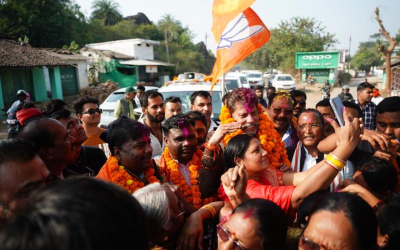 Grand welcome to BJP's newly appointed state president Kiran Dev at various places, Chhattisgarh, Khabargali.