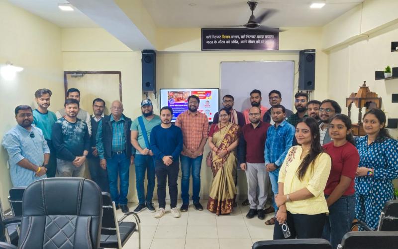 Raipur Book Reading Circle, Convener Pradeep Srivastava, Journalist Shubham Upadhyay, Chhattisgarh, Khabargali