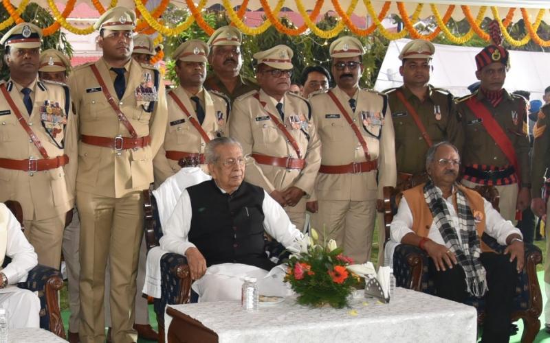 Chief Minister Vishnu Dev Sai met the police officers honored with medal decorations, Officers honored with President's Police Medal and Indian Police Medal, Chhattisgarh, Governor Shri Vishwabhushan Harichandan, Chief Minister Vishnu Dev Sai, Khabargali
