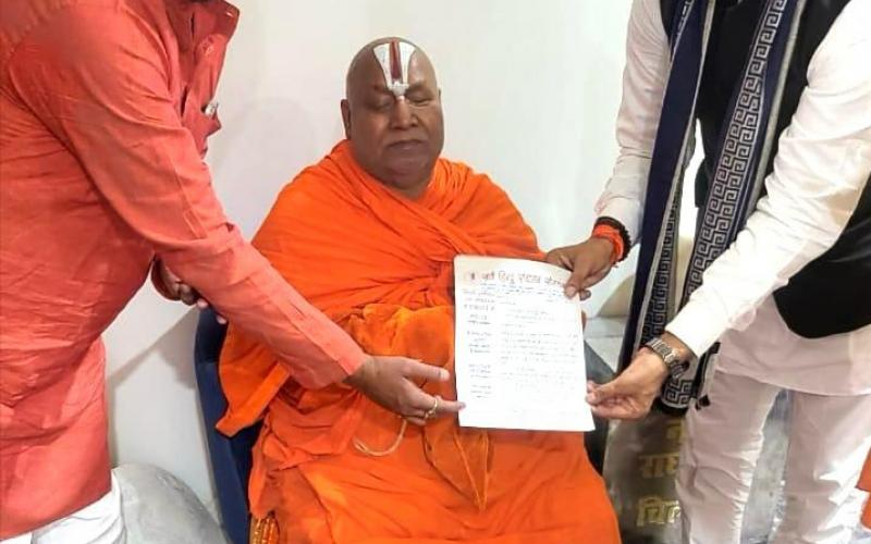 Yogesh Tiwari became the national president of Sarva Hindu Sanatan Sangathan, Tulsi Peethadhishwar Jagatguru Ramanandacharya was appointed by Swami Jagatguru Rambhadracharya, Dr. Ashok Harivansh Chaturvedi was appointed as the organization in-charge, Raipur, Chhattisgarh, Khabargali.