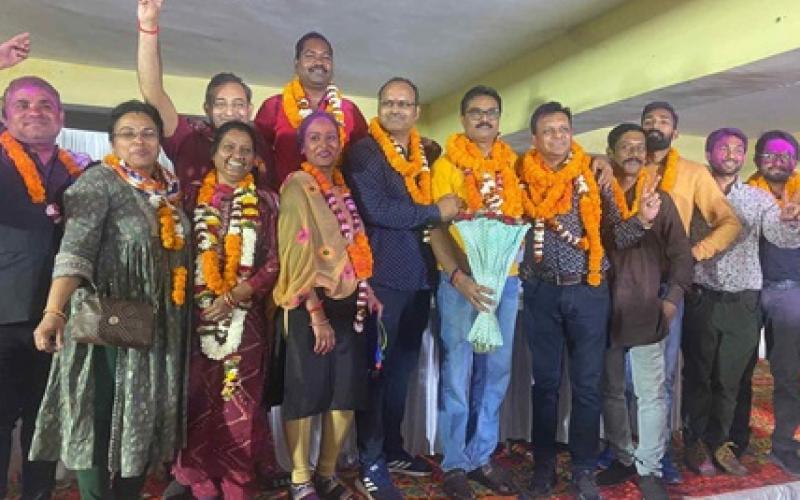 Raipur Advocates Association, President Advocate Hitendra Tiwari, Vice President Senior Advocate Kishore Tamrakar, Vice President Ritu Bundela, Secretary Arun Mishra, Treasurer Shrikant Mishra, Sports Secretary Parasram Kashyap, Library Secretary Bhajan Jangde, Raipur, Chhattisgarh, Khabargali.