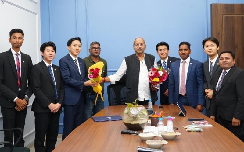 We all have to make joint efforts to deal with problems like climate change, pollution and depletion of natural resources, Education Minister Shri Brijmohan Aggarwal, Member of South Korean Student Delegation, Chhattisgarh, Khabargali