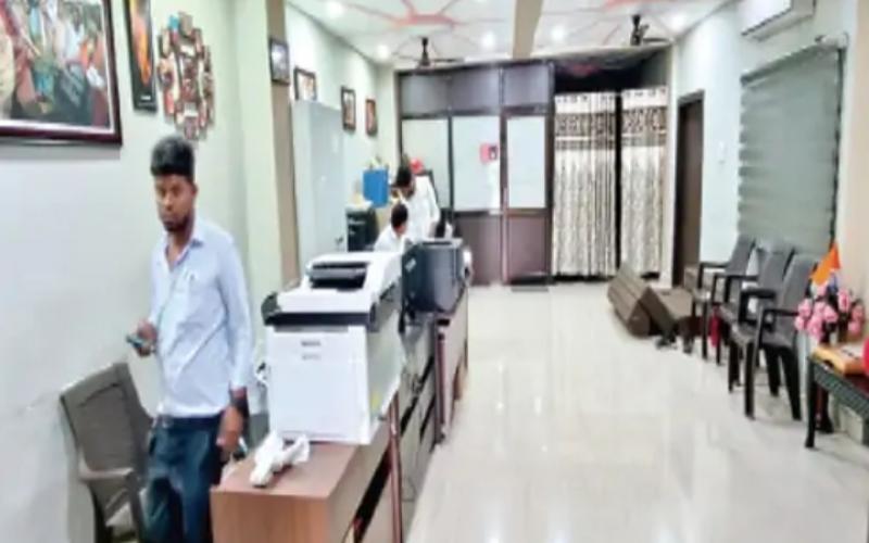 Former minister's wife took possession of community building, spent one crore, Raipur, Chhattisgarh, Khabargali