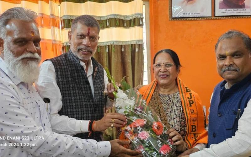 Senior Congress leader joins BJP, Sarla Tiwari, Chhattisgarh, Khabargali