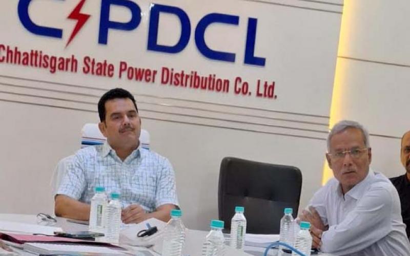 Instructions to issue show cause notice to the officers responsible for delay in restoration of power supply, Company Chairman and State Energy Secretary P. Dayanand at Chhattisgarh State Power Companies Headquarters, Chhattisgarh, Khabargali