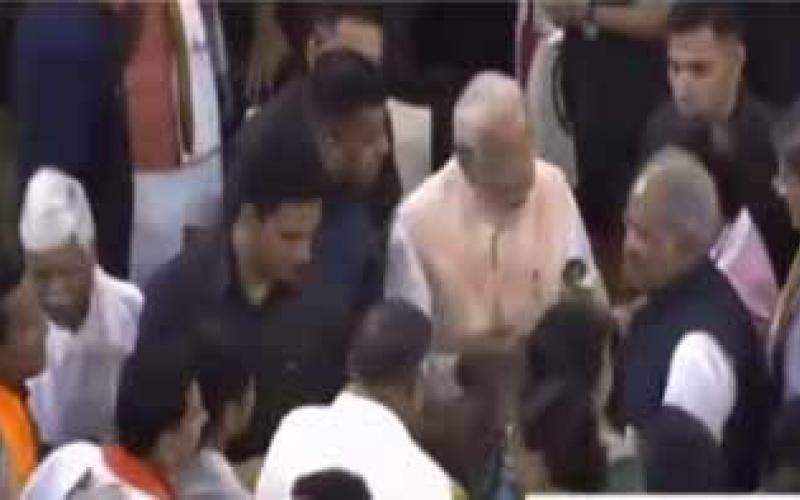 Brijmohan Agrawal introduced the MPs of Chhattisgarh to Modi, congratulated them on being elected leader, Khabargali