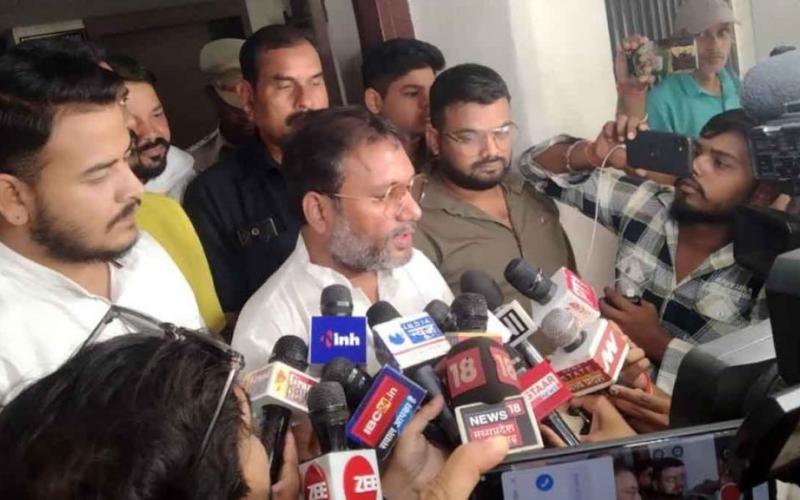 Former minister Guru Rudra reached Raipur SSP office to surrender in Balodabazar violence case, Chhattisgarh, Khabargali