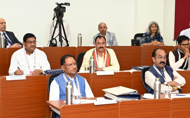 Discussion on preparing the road map for developed Chhattisgarh, Chhattisgarh government held discussions with renowned experts of the country on good governance and development, Indian Institute of Management, Raipur, Khabargali