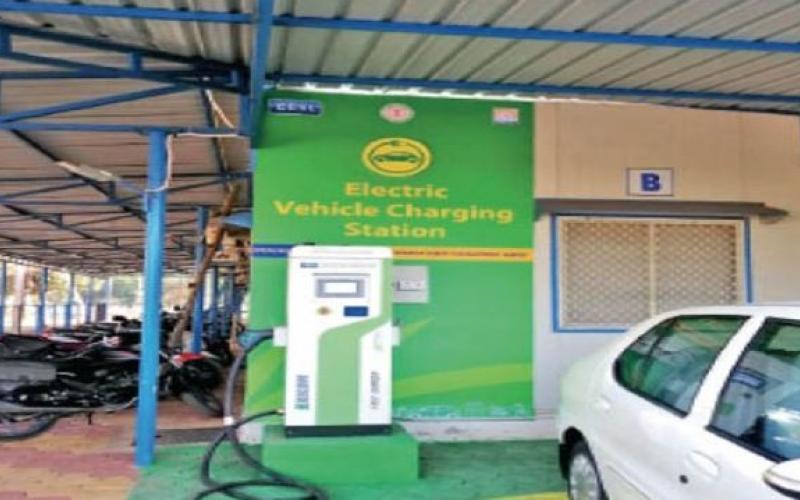   Citizens will soon get the facility of 4 wheeler e vehicle charging station in Raipur, MoU signed between Raipur Municipal Corporation and IOCL...  raipurnews  cg news  hindinews  latestnews  chhattisgarh news  khabargali 