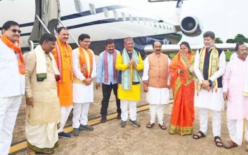 There was an uproar in the moving aircraft, everyone said 'Jai Raghuveer', the entire cabinet of Chhattisgarh left for Ayodhya to have darshan of Lord Shri Ram... Latest news Hindi news khabargali 