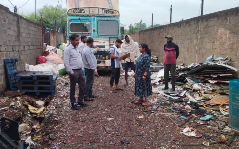 Municipal Corporation took action against 7 scrap shops, confiscated the goods kept on the road, sealed 2 shops... Latest news Hindi news khabargali 