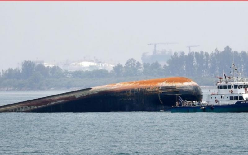 Horrific accident: Oil tanker overturned, 16 people including 13 Indians missing in the middle of the sea... Latest news Hindi news khabargali 