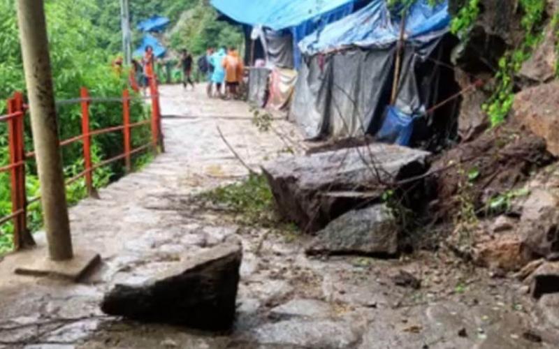 Landslide on Kedarnath walking route, 3 dead, 5 injured, Khabargali